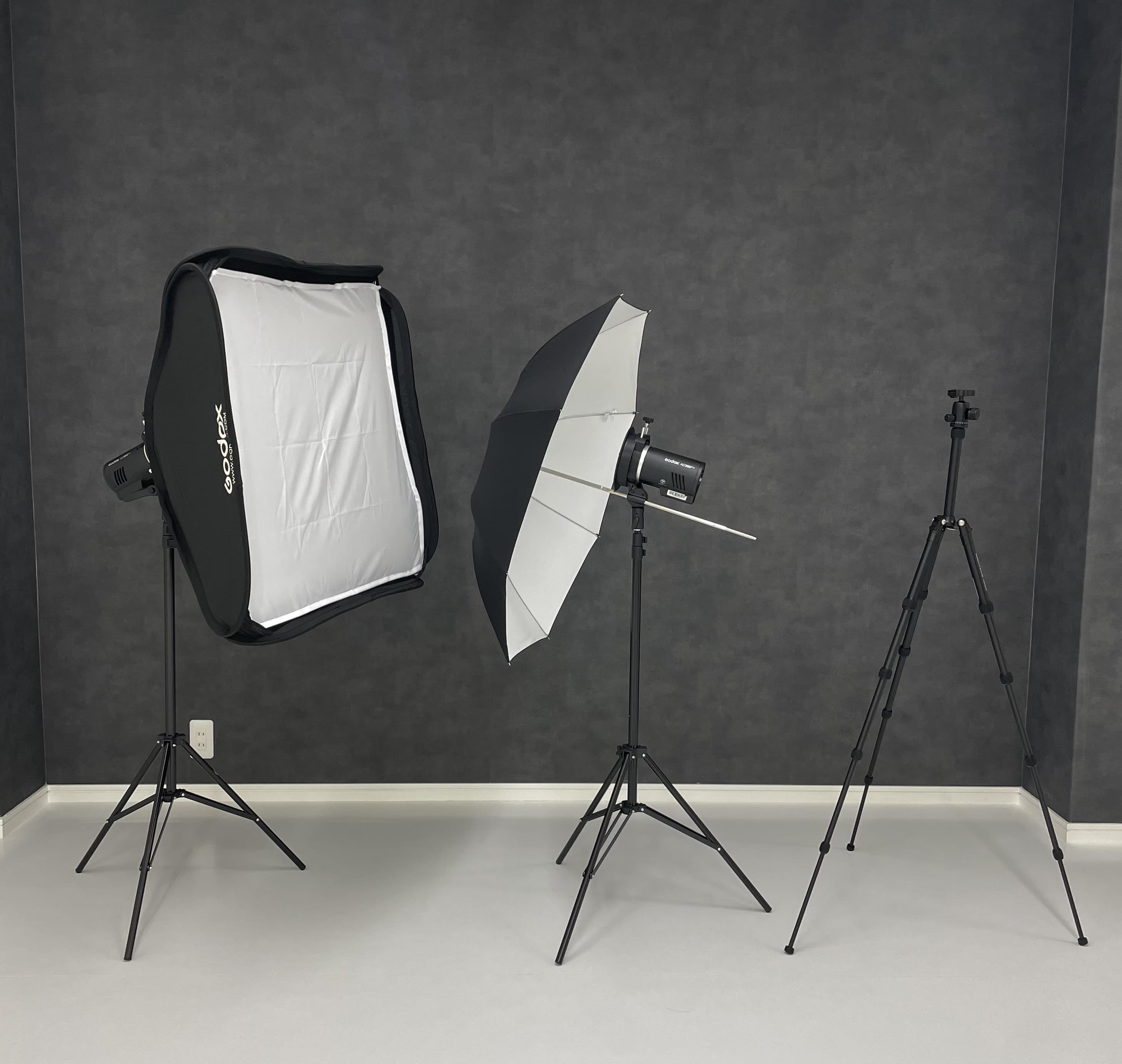 Manfrotto 
三脚(対荷重4kg)
Godox 
ワイヤレスストロボ 2脚